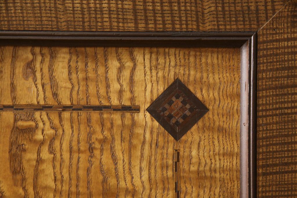 重ね箪笥を綺麗に再生!本体は現状をベース着色し、修繕箇所は本体と馴染ませて仕上げ。