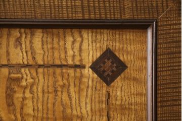 重ね箪笥を綺麗に再生!本体は現状をベース着色し、修繕箇所は本体と馴染ませて仕上げ。