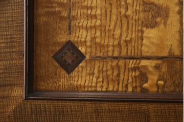 重ね箪笥を綺麗に再生!本体は現状をベース着色し、修繕箇所は本体と馴染ませて仕上げ。