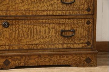 重ね箪笥を綺麗に再生!本体は現状をベース着色し、修繕箇所は本体と馴染ませて仕上げ。