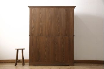 重ね箪笥を綺麗に再生!本体は現状をベース着色し、修繕箇所は本体と馴染ませて仕上げ。