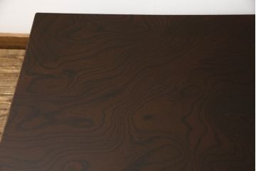 座卓を脚を外せる仕様にリメイク!脚を取り外し可能な仕様に加工。天板の塗装を剥離し本体は脚の色をベースに着色仕上げ。