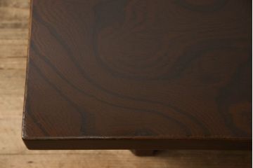 座卓を脚を外せる仕様にリメイク!脚を取り外し可能な仕様に加工。天板の塗装を剥離し本体は脚の色をベースに着色仕上げ。