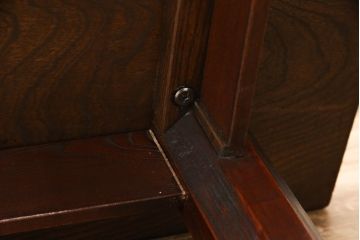 座卓を脚を外せる仕様にリメイク!脚を取り外し可能な仕様に加工。天板の塗装を剥離し本体は脚の色をベースに着色仕上げ。