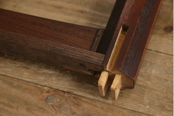 座卓を脚を外せる仕様にリメイク!脚を取り外し可能な仕様に加工。天板の塗装を剥離し本体は脚の色をベースに着色仕上げ。