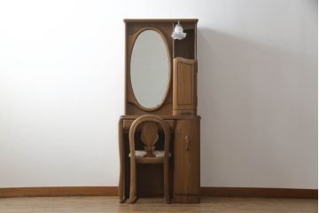 ドレッサーとチェアを綺麗に再生!高品質リペアを施し、防カビ材を塗布。元の色味に合わせて着色。