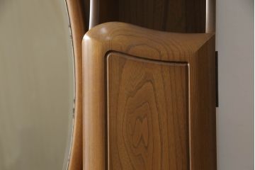 ドレッサーとチェアを綺麗に再生!高品質リペアを施し、防カビ材を塗布。元の色味に合わせて着色。