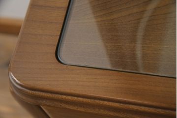 ドレッサーとチェアを綺麗に再生!高品質リペアを施し、防カビ材を塗布。元の色味に合わせて着色。