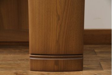 ドレッサーとチェアを綺麗に再生!高品質リペアを施し、防カビ材を塗布。元の色味に合わせて着色。