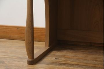 ドレッサーとチェアを綺麗に再生!高品質リペアを施し、防カビ材を塗布。元の色味に合わせて着色。