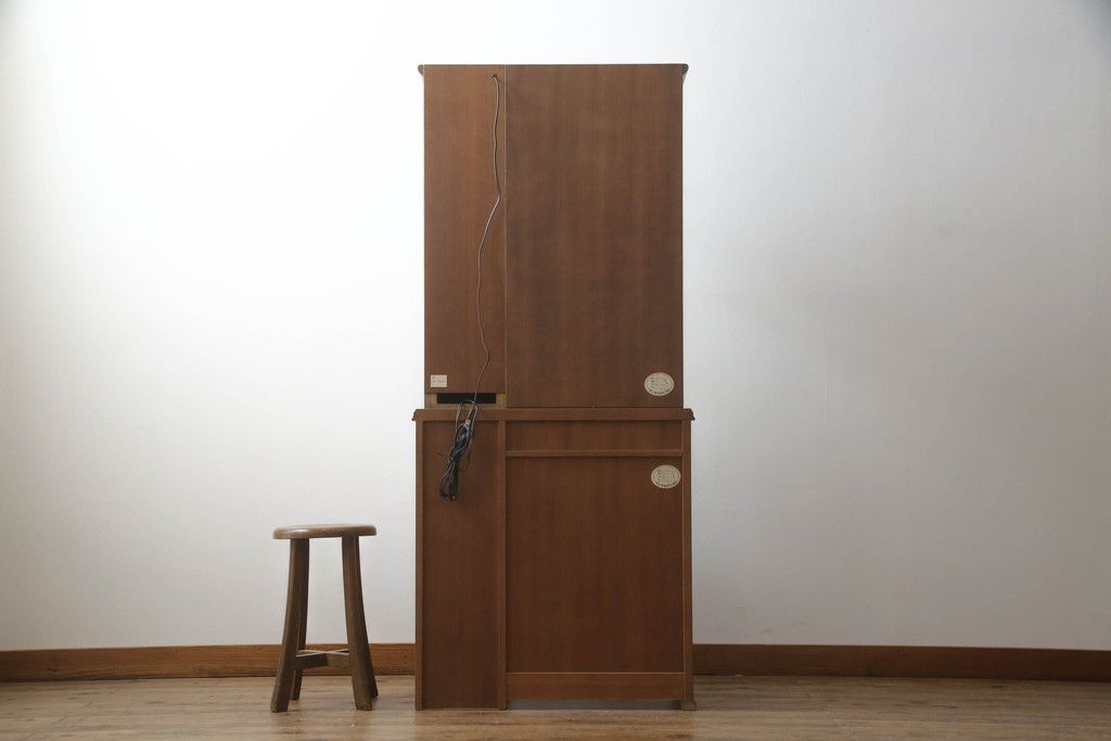 ドレッサーとチェアを綺麗に再生!高品質リペアを施し、防カビ材を塗布。元の色味に合わせて着色。