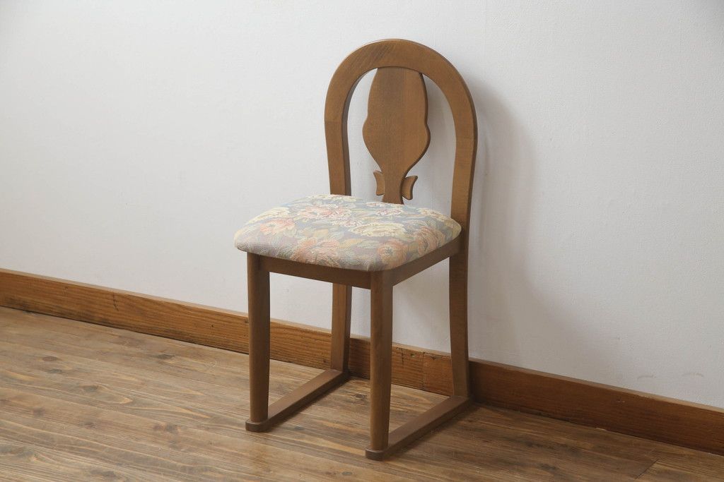 ドレッサーとチェアを綺麗に再生!高品質リペアを施し、防カビ材を塗布。元の色味に合わせて着色。