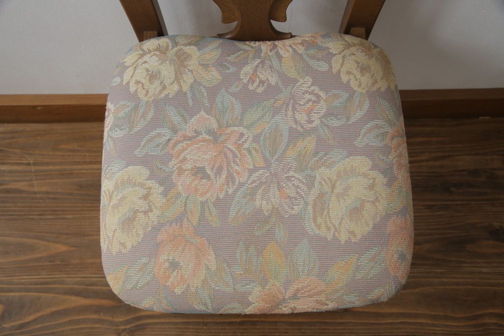 ドレッサーとチェアを綺麗に再生!高品質リペアを施し、防カビ材を塗布。元の色味に合わせて着色。