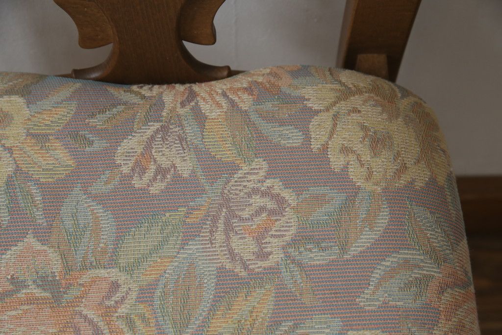 ドレッサーとチェアを綺麗に再生!高品質リペアを施し、防カビ材を塗布。元の色味に合わせて着色。