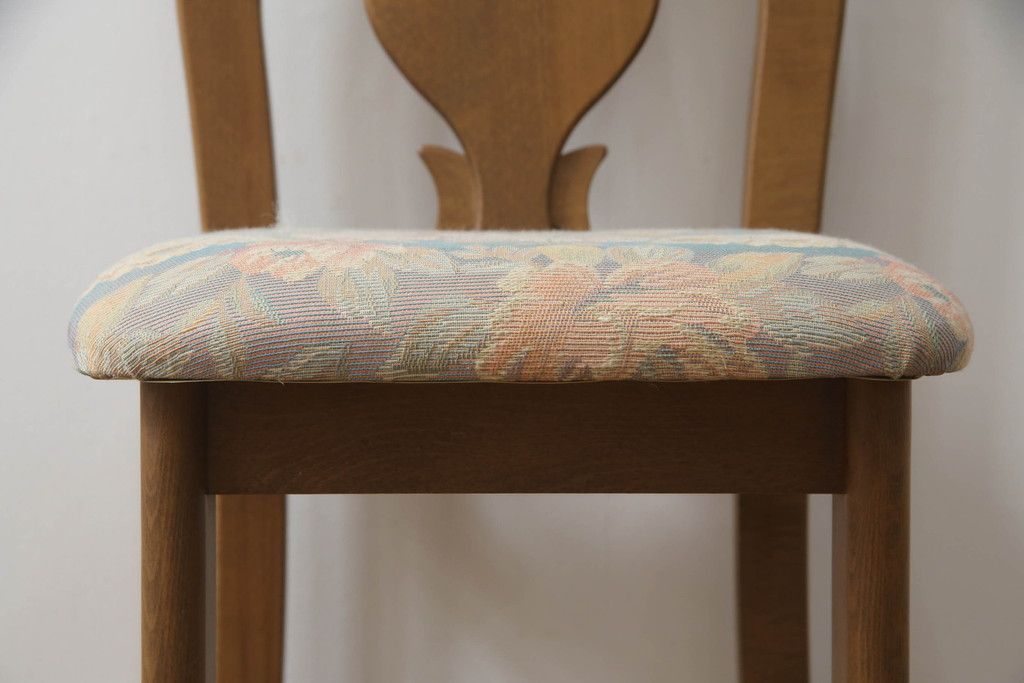 ドレッサーとチェアを綺麗に再生!高品質リペアを施し、防カビ材を塗布。元の色味に合わせて着色。