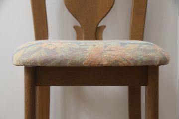 ドレッサーとチェアを綺麗に再生!高品質リペアを施し、防カビ材を塗布。元の色味に合わせて着色。