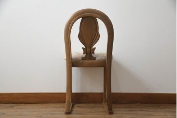 ドレッサーとチェアを綺麗に再生!高品質リペアを施し、防カビ材を塗布。元の色味に合わせて着色。