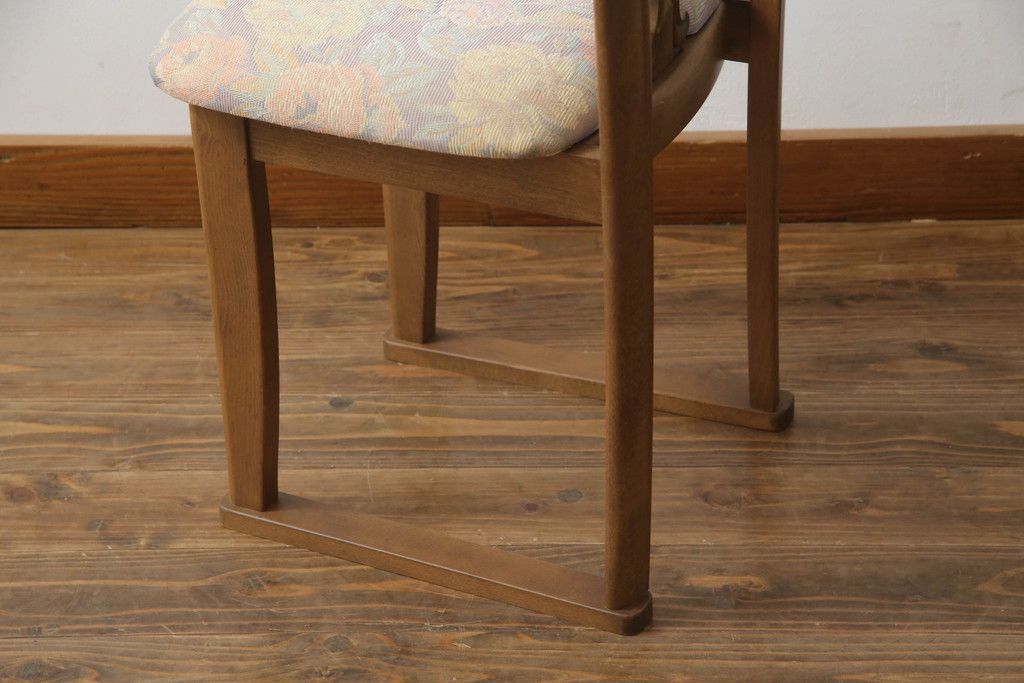 ドレッサーとチェアを綺麗に再生!高品質リペアを施し、防カビ材を塗布。元の色味に合わせて着色。