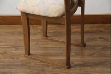 ドレッサーとチェアを綺麗に再生!高品質リペアを施し、防カビ材を塗布。元の色味に合わせて着色。