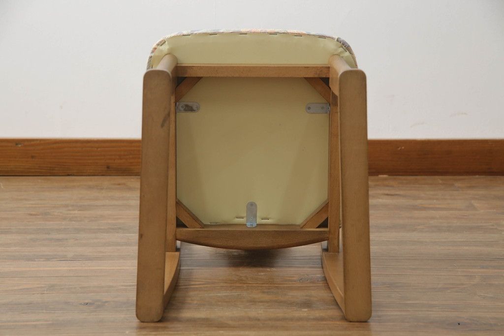 ドレッサーとチェアを綺麗に再生!高品質リペアを施し、防カビ材を塗布。元の色味に合わせて着色。