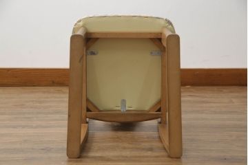 ドレッサーとチェアを綺麗に再生!高品質リペアを施し、防カビ材を塗布。元の色味に合わせて着色。