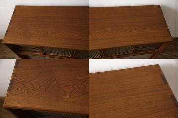 茶箪笥を2つのローボードにリメイク!上段は板戸にモールガラスに変更。上段・下段ともにガラス戸をすりガラスに変更し、棚板を新たに制作。ワントーン落ち着いた色に着色仕上げ。