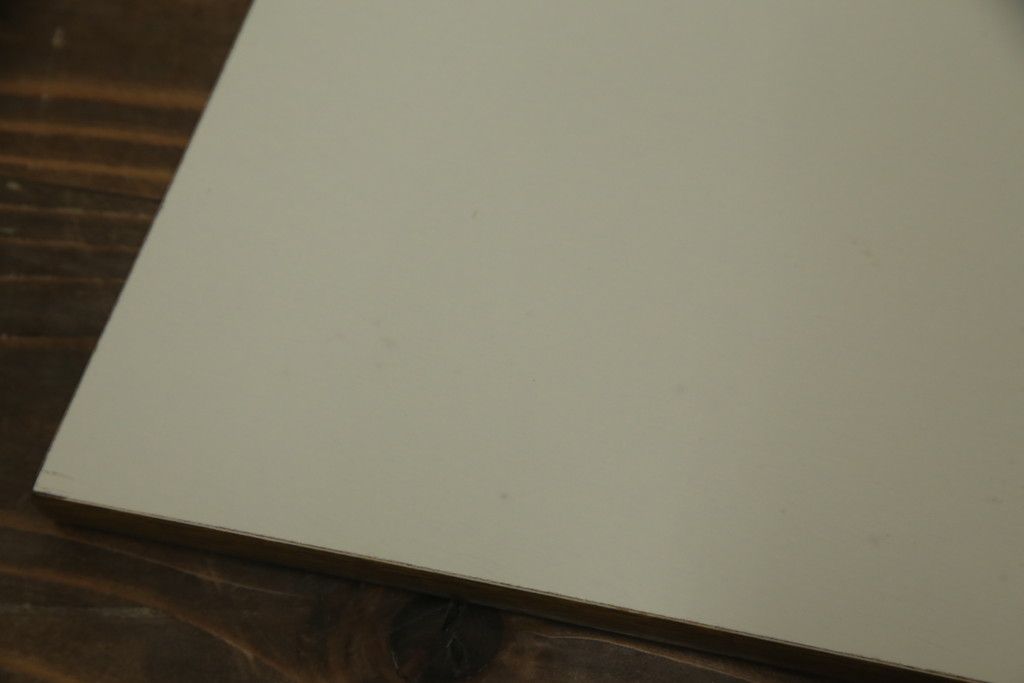 食器棚を綺麗に再生!高品質リペアを施し、天然成分の防カビ材を塗布。