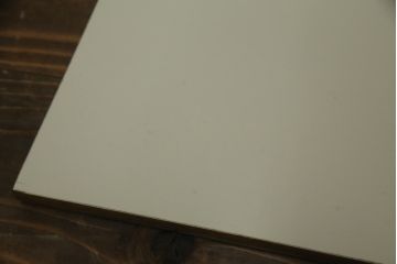 食器棚を綺麗に再生!高品質リペアを施し、天然成分の防カビ材を塗布。