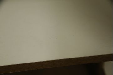 食器棚を綺麗に再生!高品質リペアを施し、天然成分の防カビ材を塗布。