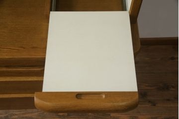 食器棚を綺麗に再生!高品質リペアを施し、天然成分の防カビ材を塗布。