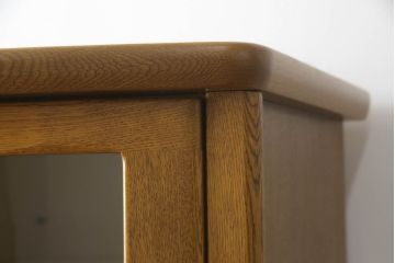 食器棚を綺麗に再生!高品質リペアを施し、天然成分の防カビ材を塗布。