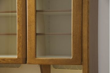 食器棚を綺麗に再生!高品質リペアを施し、天然成分の防カビ材を塗布。