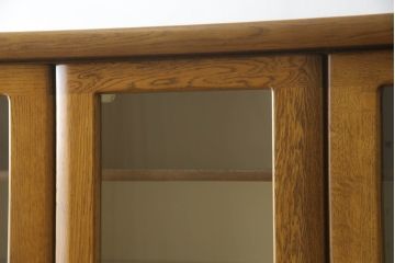 食器棚を綺麗に再生!高品質リペアを施し、天然成分の防カビ材を塗布。