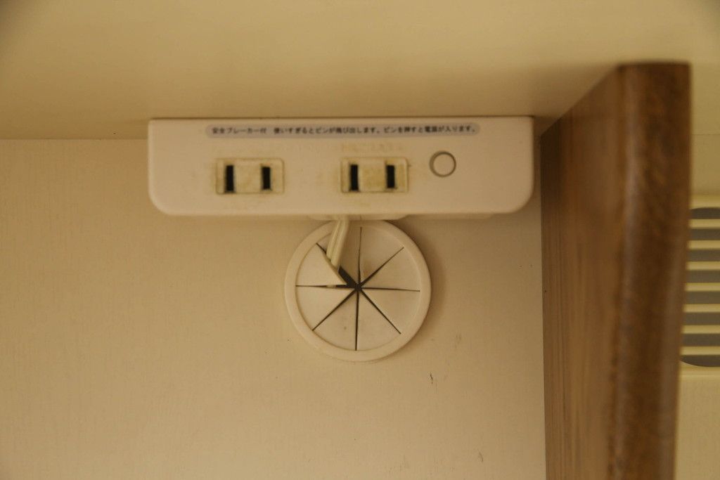 食器棚を綺麗に再生!高品質リペアを施し、天然成分の防カビ材を塗布。