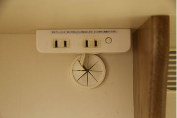 食器棚を綺麗に再生!高品質リペアを施し、天然成分の防カビ材を塗布。