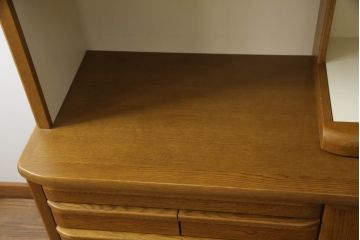 食器棚を綺麗に再生!高品質リペアを施し、天然成分の防カビ材を塗布。