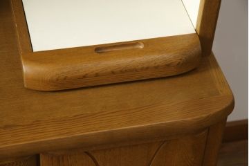 食器棚を綺麗に再生!高品質リペアを施し、天然成分の防カビ材を塗布。