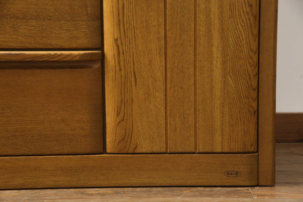 食器棚を綺麗に再生!高品質リペアを施し、天然成分の防カビ材を塗布。