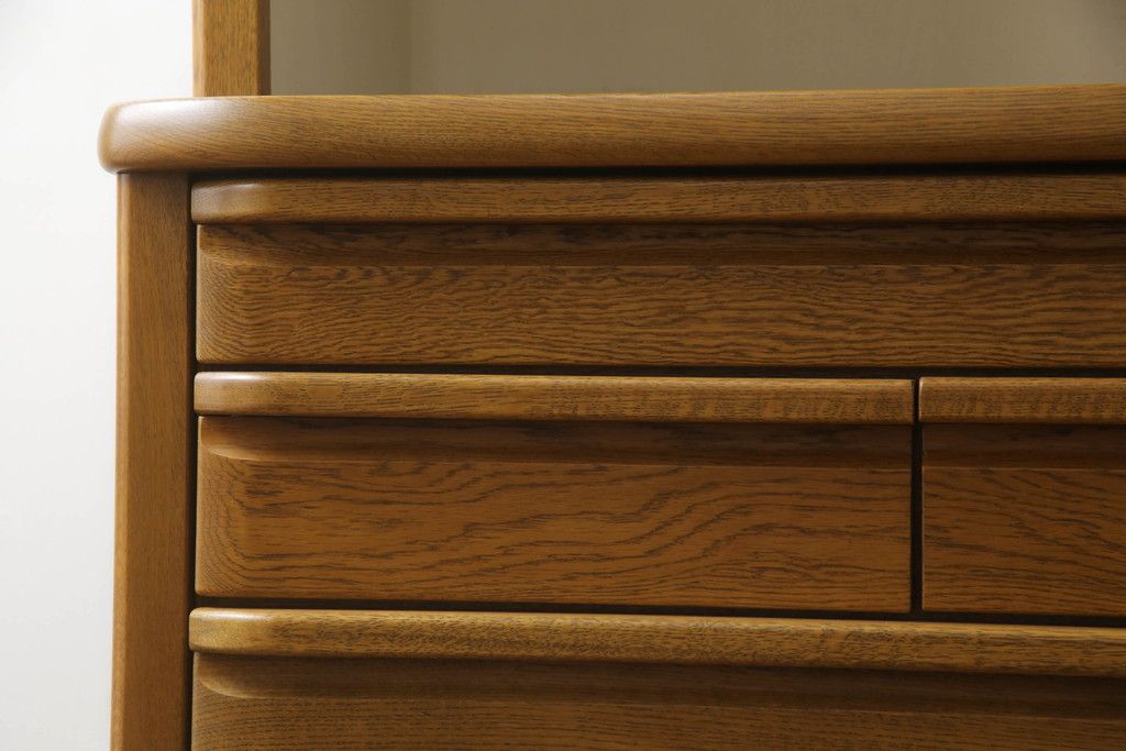 食器棚を綺麗に再生!高品質リペアを施し、天然成分の防カビ材を塗布。