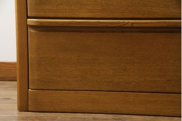 食器棚を綺麗に再生!高品質リペアを施し、天然成分の防カビ材を塗布。