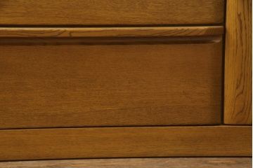 食器棚を綺麗に再生!高品質リペアを施し、天然成分の防カビ材を塗布。