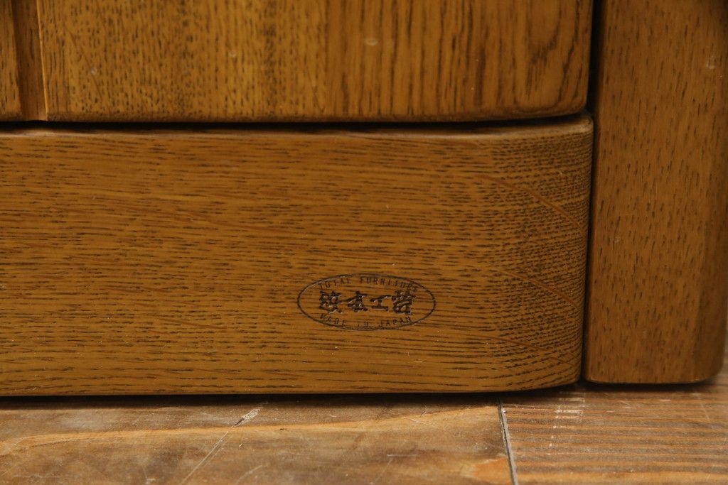 食器棚を綺麗に再生!高品質リペアを施し、天然成分の防カビ材を塗布。