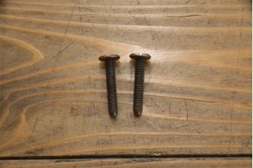 食器棚を綺麗に再生!高品質リペアを施し、天然成分の防カビ材を塗布。