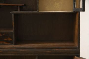 茶箪笥を綺麗に再生!正面右側の棚内部と引き戸の紙を張替え。本体は現状の色味をベースに着色。