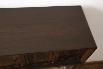 茶箪笥を綺麗に再生!正面右側の棚内部と引き戸の紙を張替え。本体は現状の色味をベースに着色。