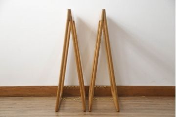 テーブルの脚を綺麗に再生!クリーニング・キズ部分の着色・ワックスがけ。強度上差支えがある部分の埋木加工。ストッパーの取り付け。