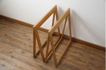 テーブルの脚を綺麗に再生!クリーニング・キズ部分の着色・ワックスがけ。強度上差支えがある部分の埋木加工。ストッパーの取り付け。