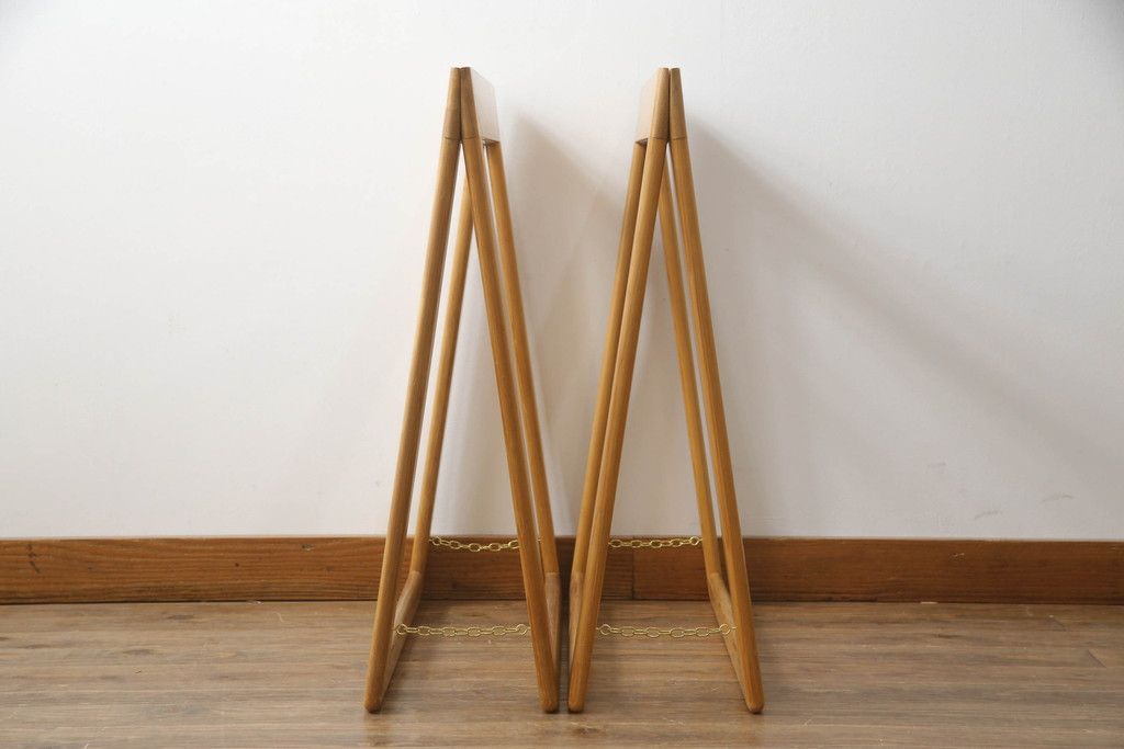 テーブルの脚を綺麗に再生!クリーニング・キズ部分の着色・ワックスがけ。強度上差支えがある部分の埋木加工。ストッパーの取り付け。