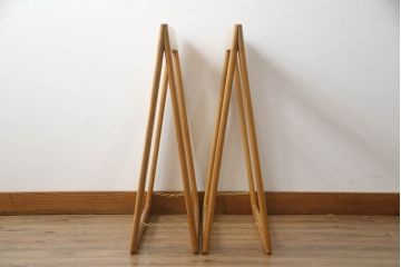 テーブルの脚を綺麗に再生!クリーニング・キズ部分の着色・ワックスがけ。強度上差支えがある部分の埋木加工。ストッパーの取り付け。