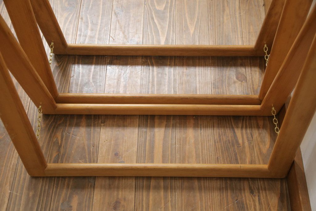 テーブルの脚を綺麗に再生!クリーニング・キズ部分の着色・ワックスがけ。強度上差支えがある部分の埋木加工。ストッパーの取り付け。